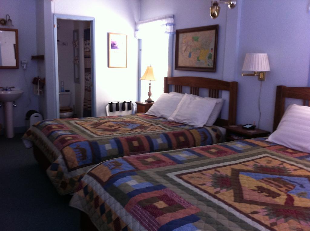 Pullman House Inn Portola Room photo